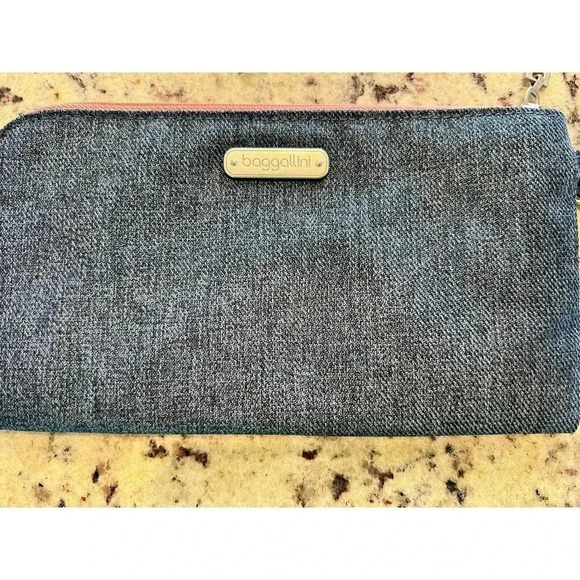 baggallini RFID DENIM Blue Currency Organizer Wristlet Zip Wallet 7.25" x 4" - Picture 3 of 10